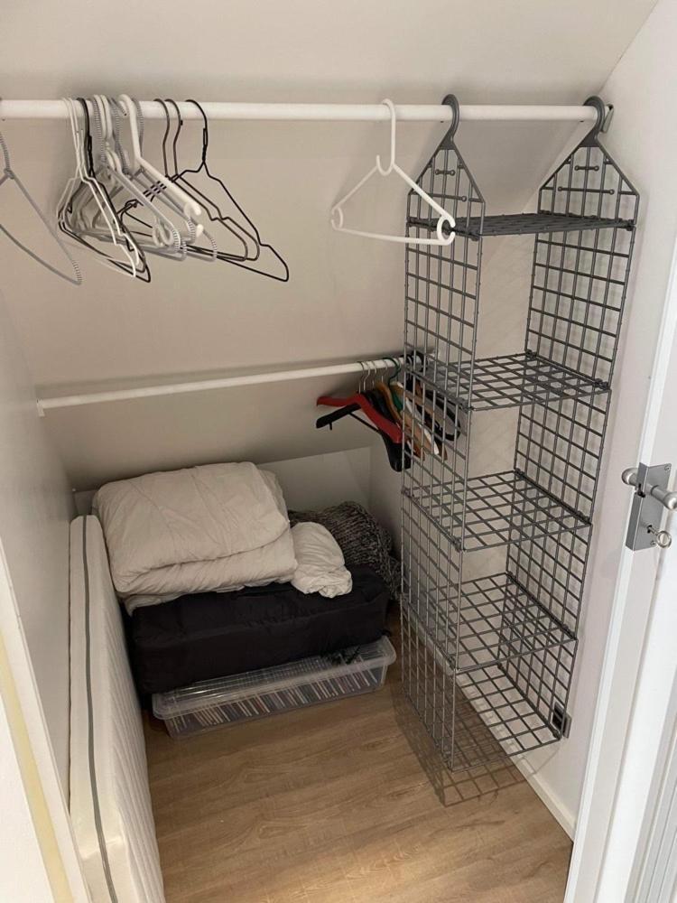 Nyistandsat Hojloftet Kaelderlejlighed Pa 70 M2 I Centrum, Med Plads Til 4 Personer Apartment