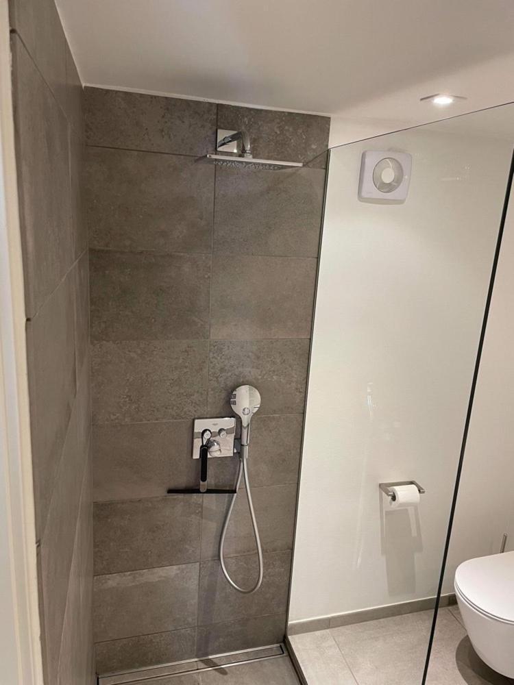 Apartment Nyistandsat Hojloftet Kaelderlejlighed Pa 70 M2 I Centrum, Med Plads Til 4 Personer *