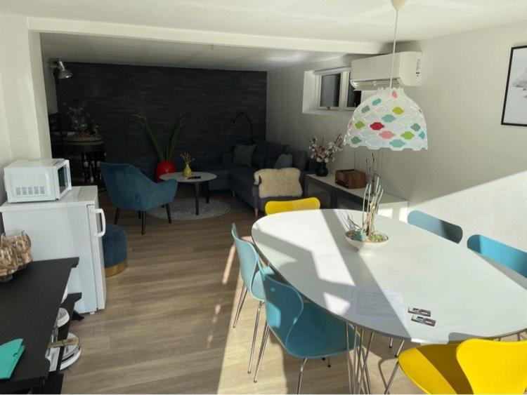 Apartment Nyistandsat Hojloftet Kaelderlejlighed Pa 70 M2 I Centrum, Med Plads Til 4 Personer *