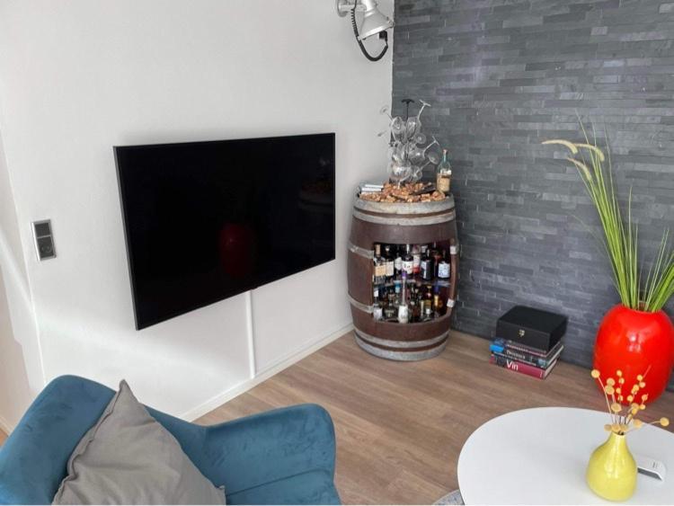 Nyistandsat Hojloftet Kaelderlejlighed Pa 70 M2 I Centrum, Med Plads Til 4 Personer Apartment Viborg